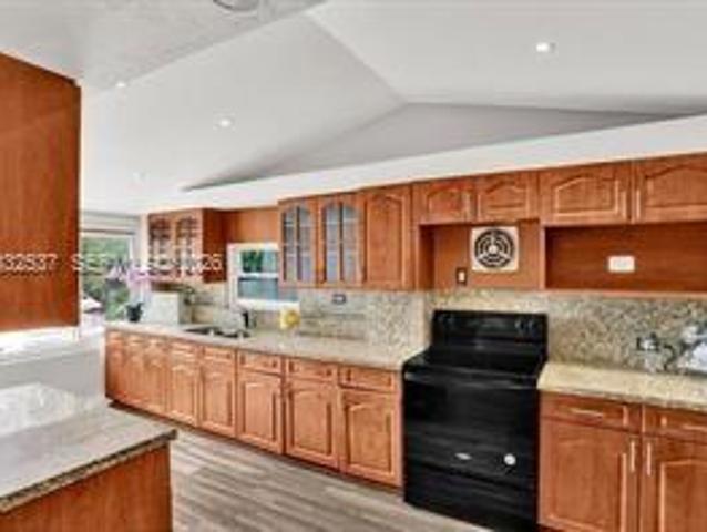 3 bedroom, North Miami Beach FL 33162 106247677