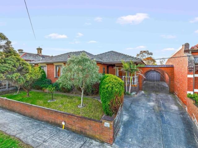 3 Bedroom House Northcote VIC 102763316