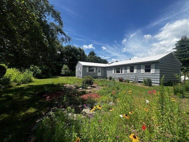 3 bedroom, Northfield MA 01360 104604843