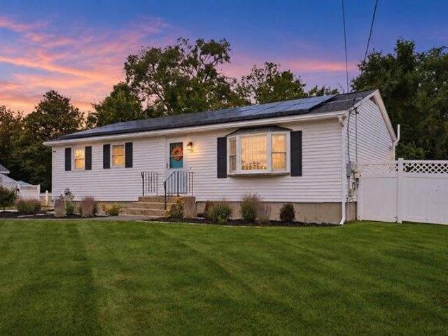 3 bedroom, Nashua NH 03064 105497031