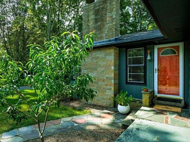 3 bedroom, New Bedford MA 02740 105697268
