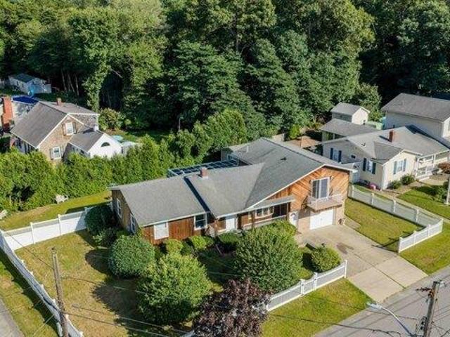 3 bedroom, New Bedford MA 02745 105629557