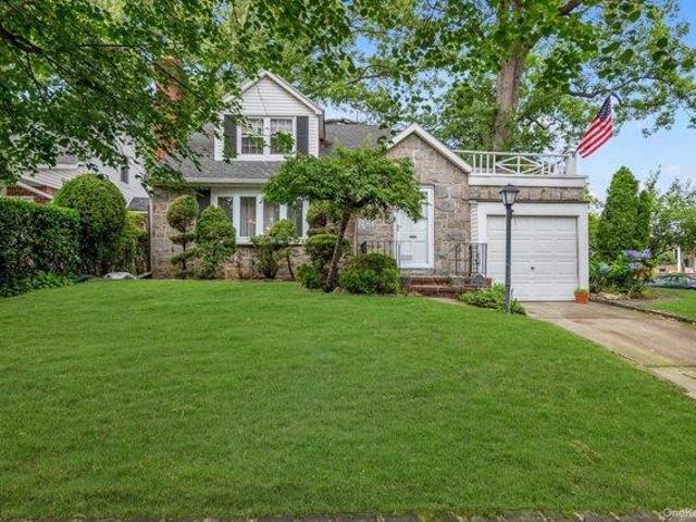 3 bedroom, New Hyde Park NY 11040 104901725