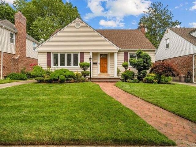 3 bedroom, New Hyde Park NY 11040 104908277