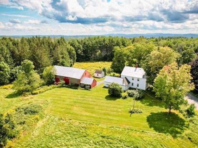 3 bedroom, New Sharon ME 04955 105750160