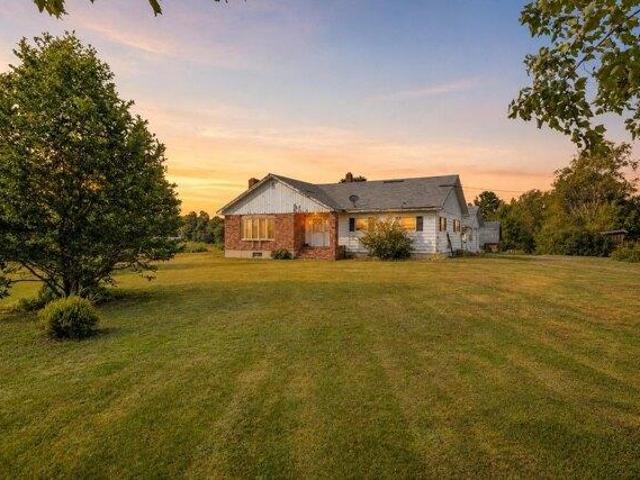 3 bedroom, New Sharon ME 04955 105788435
