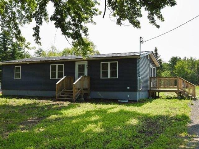 3 bedroom, New Sharon ME 04955 105790133