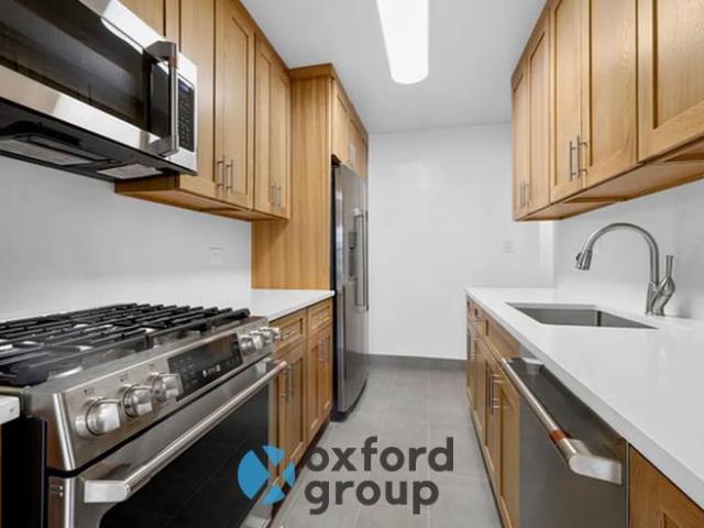 3 bedroom, New York NY 10019 105828295