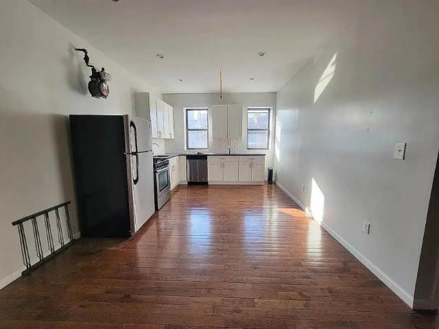 3 bedroom, New York NY 10034 99819771