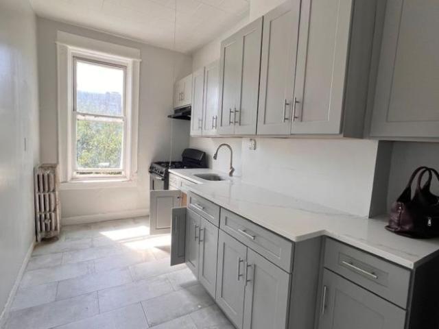 3 bedroom, NEW YORK NY 11416 104946502
