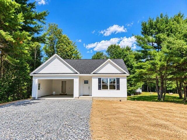 3 bedroom, Newport NH 03773 105423095