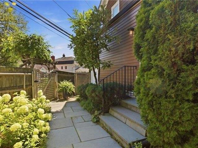 3 bedroom, Newport RI 02840 105658098