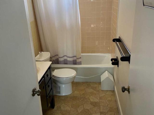 3 bedroom, Newton MA 02465 LS98396941