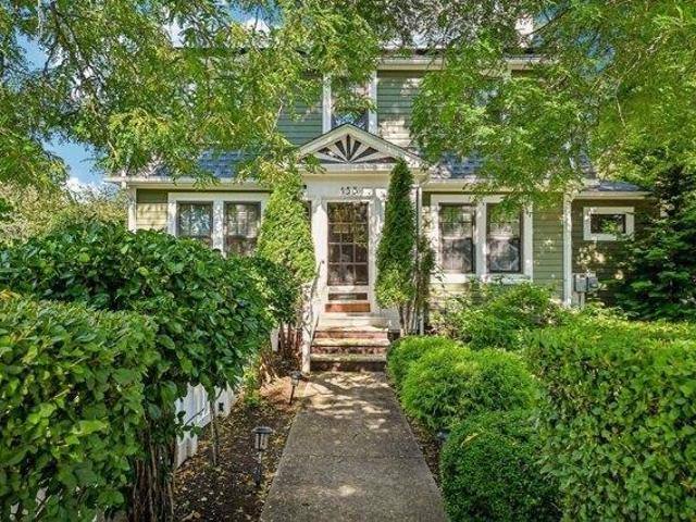 3 bedroom, Newton MA 02465 105532633