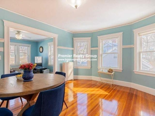 3 bedroom, Newton MA 02460 LS98396007