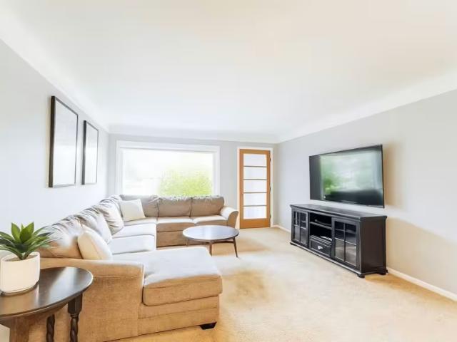 3 bedroom, South Euclid South Euclid 44121 96470156