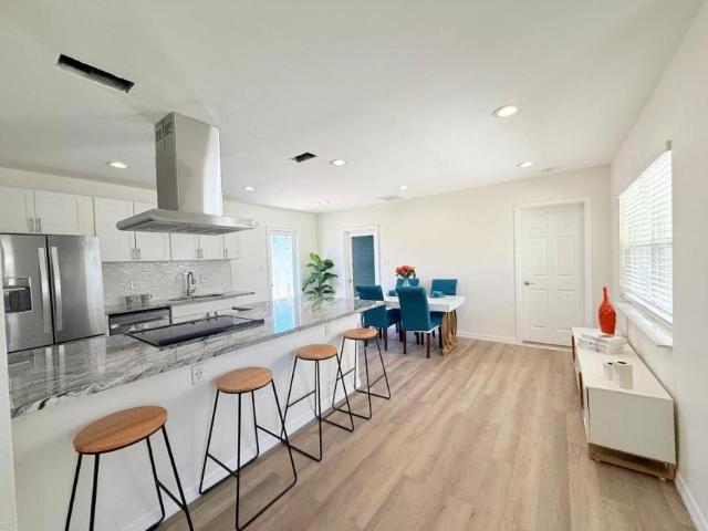 3 bedroom, Saint Petersburg FL 33710 LS105390538