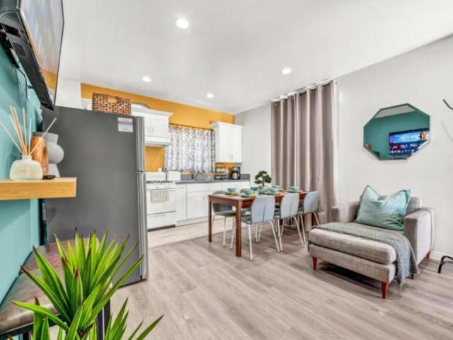 3 bedroom, San Diego CA 92105 LS104903776