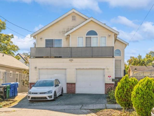 3 bedroom, Seattle WA 98144 105925892