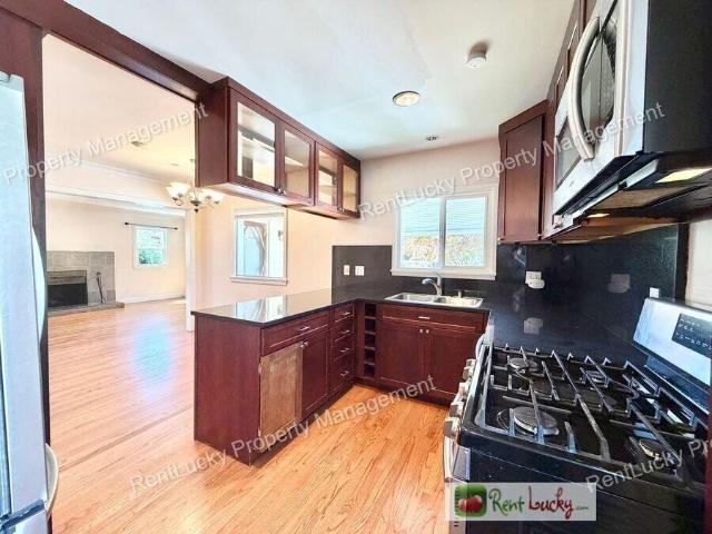 3 bedroom, Seattle WA 98199 LS105428817