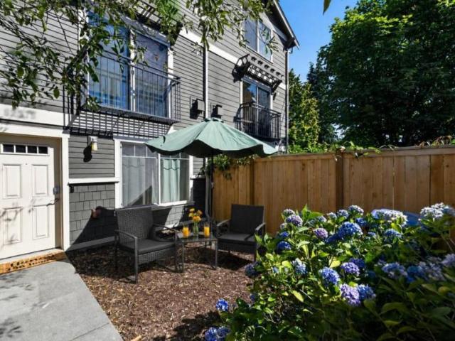 3 bedroom, Seattle WA 98106 105968238