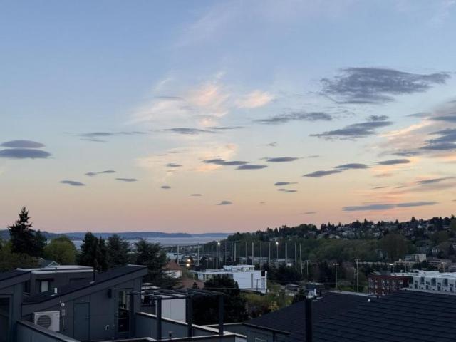 3 bedroom, Seattle WA 98119 106244509