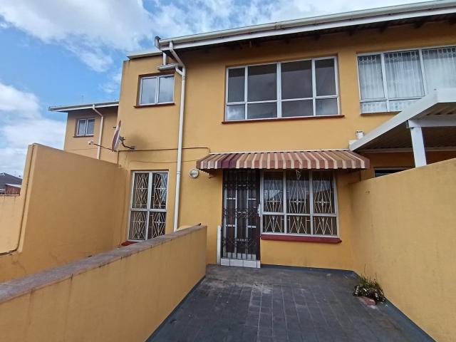 3 Bedroom Sectional Title To Let in Arena Park