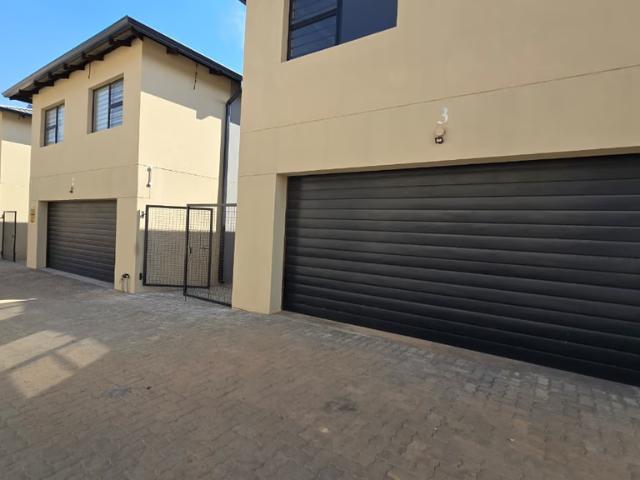 3 Bedroom Sectional Title To Let in Cashan