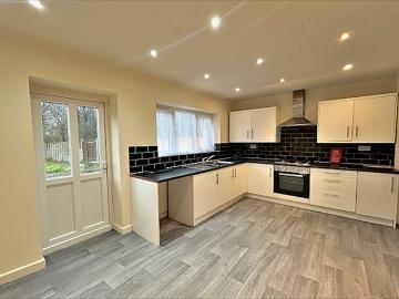 Bilston, West Midlands, Midlands - Equipped kitchen
