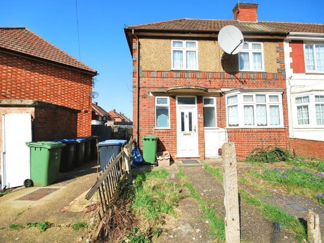 3 Bedroom SEMI DETACHED To Let