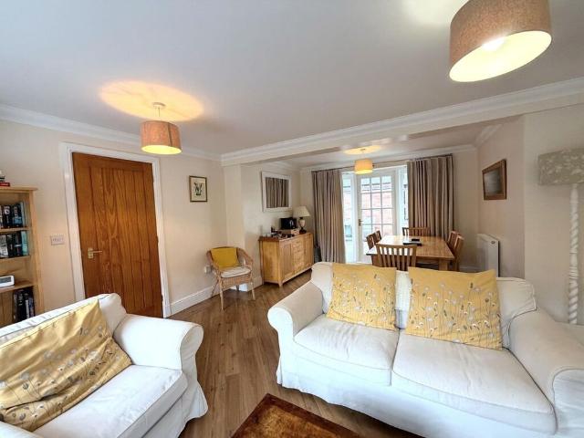 3 bedroom semi detached to let