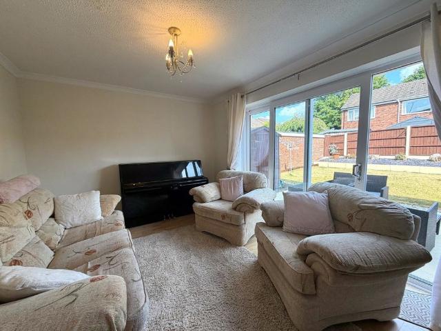 3 bedroom semi detached to let
