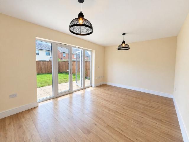 3 bedroom semi detached to let
