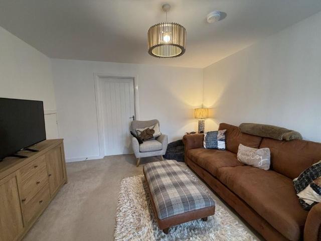 3 bedroom semi detached to let