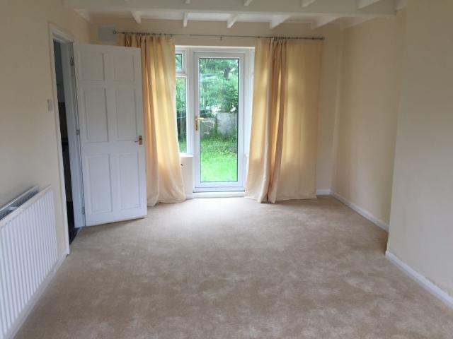 3 Bedroom Semi Detached To Rent in Wollaton
