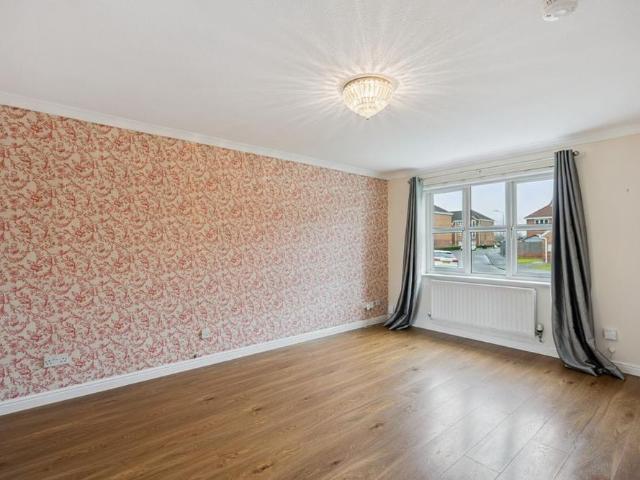 3 bedroom semi detached villa to rent