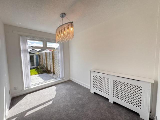 3 bedroom semi detached villa to rent