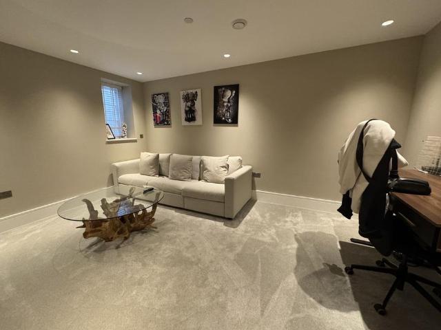 3 bedroom semi detached villa to rent
