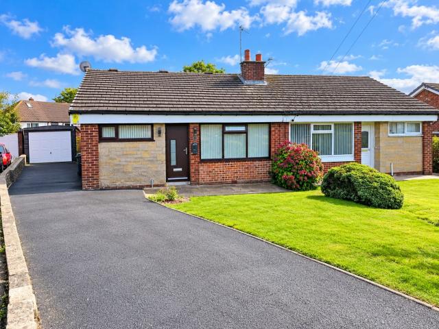 3 bedroom semi detached bungalow To Let in Bradford