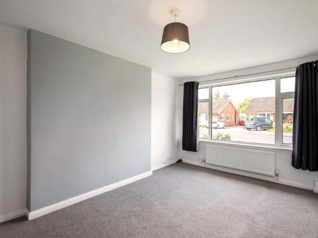3 bedroom semi detached bungalow to rent
