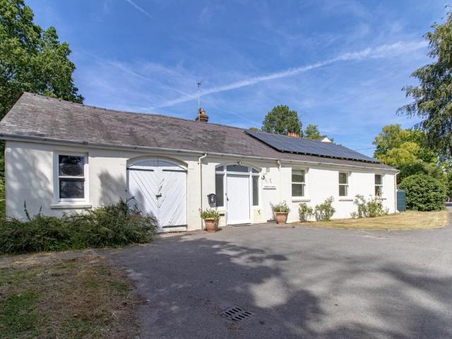 3 bedroom semi detached bungalow to rent