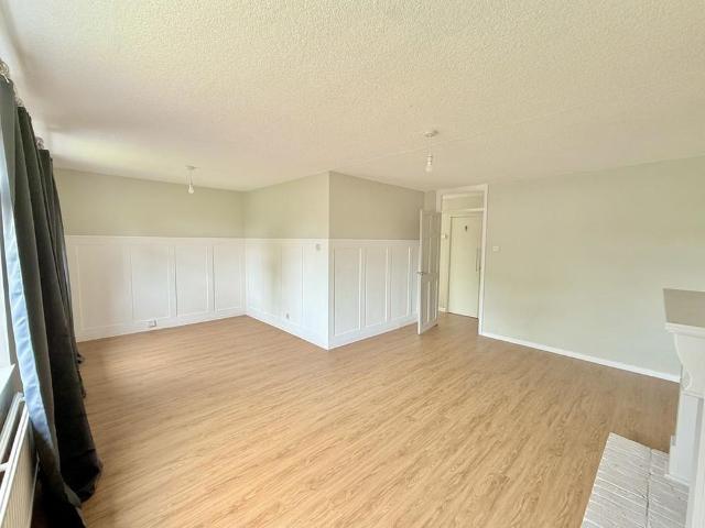 3 bedroom semi detached bungalow to rent