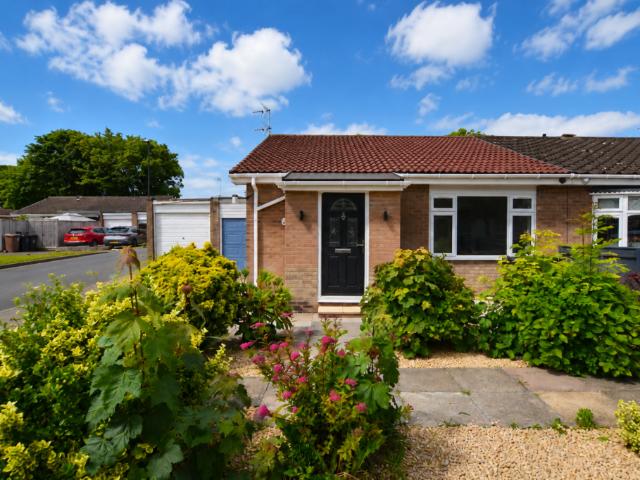 3 bedroom semi detached bungalow to rent