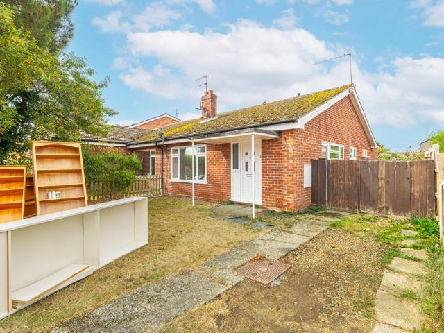 3 bedroom semi detached bungalow to rent
