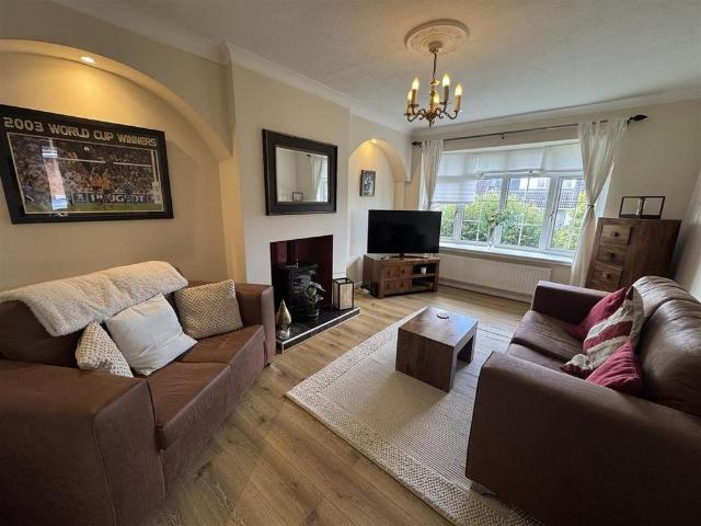 3 bedroom semi detached bungalow to rent