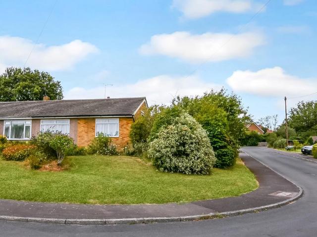 3 bedroom semi detached bungalow to rent