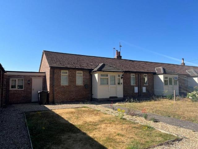 3 bedroom semi detached bungalow to rent