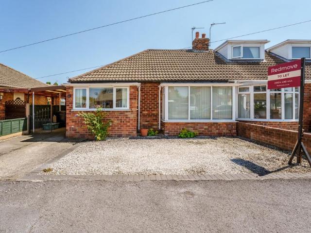 3 bedroom semi detached bungalow to rent