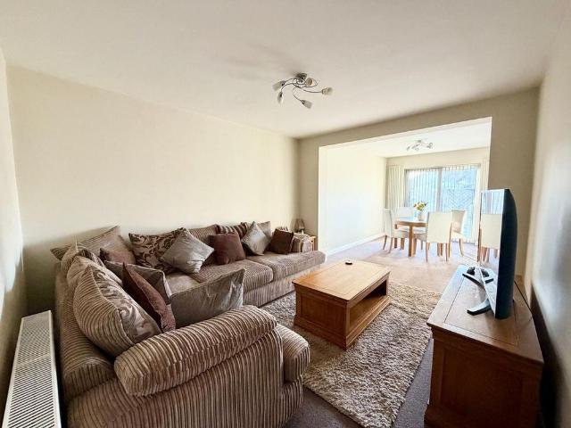 3 bedroom semi detached bungalow to rent