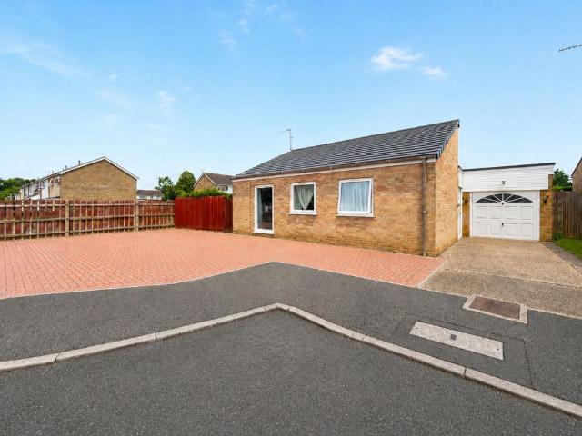 3 bedroom semi detached bungalow to rent